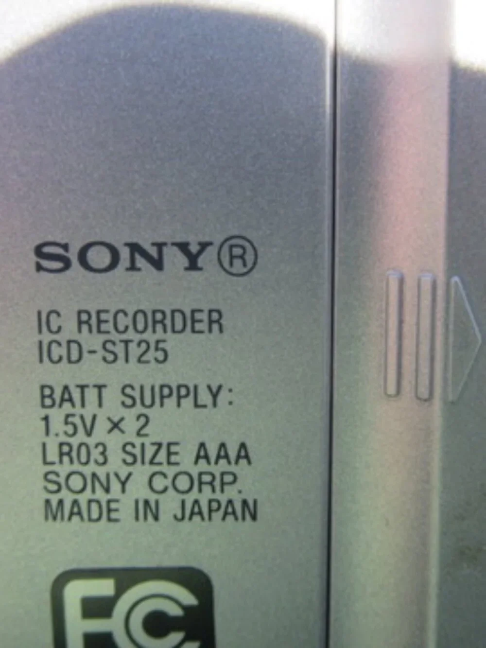 Sony ICD-ST25 IC Digital Compact Audio Voice Recorder w/ Charger Tested Working
